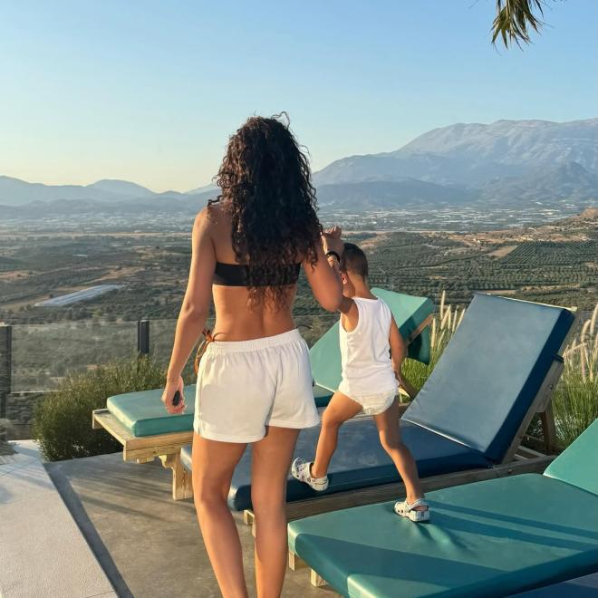 Ελένη Φουρέιρα: Οι φωτογραφίες με τον γιο της, Ερμή στις διακοπές τους
