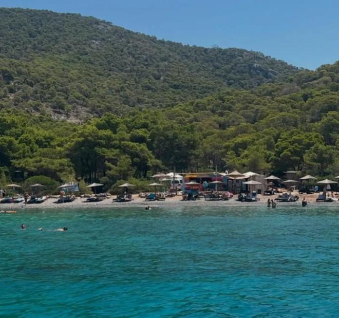 Κατερίνα Παπουτσάκη: Ανέμελες στιγμές στο Αγκίστρι με τους γιους της