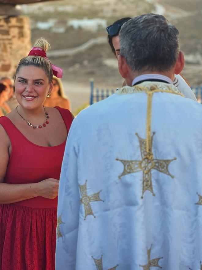 Δανάη Μπάρκα: Έγινε νονά σε βάφτιση στη Σέριφο