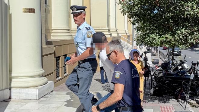 Τροχαίο στην Πάτρα με παράσυρση γιαγιάς και 8χρονης