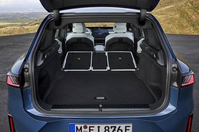 BMW iX3: Αυτή είναι η νέα γενιά που ήρθε από το μέλλον