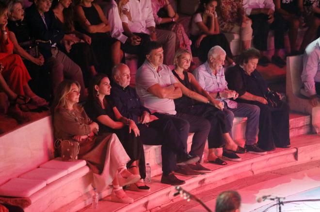 Τζένη Μπαλατσινού: Στο Ηρώδειο με τον πατέρα της & τον Βασίλη Κικίλια