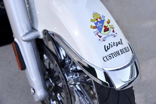 Μια BMW R 18 Transcontinental για τον Πάπα Λέοντα ΙΔ