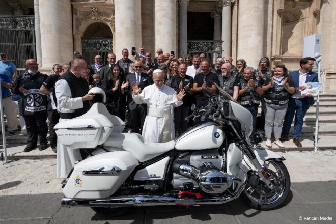 Μια BMW R 18 Transcontinental για τον Πάπα Λέοντα ΙΔ