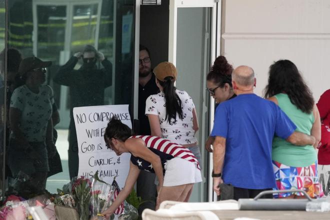 Νεκρός από πυροβολισμό κατά τη διάρκεια ομιλίας του ο Τσάρλι Κερκ