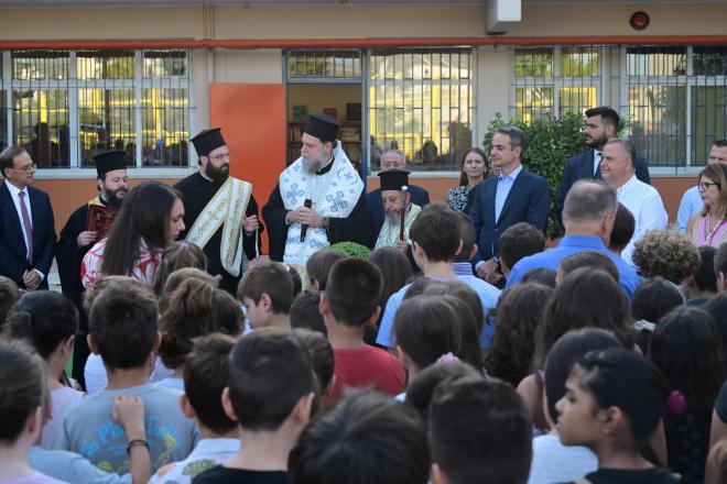 Στον αγιασμό του 8ου Δημοτικού Σχολείου Νέας Φιλαδέλφειας ο Μητσοτάκης