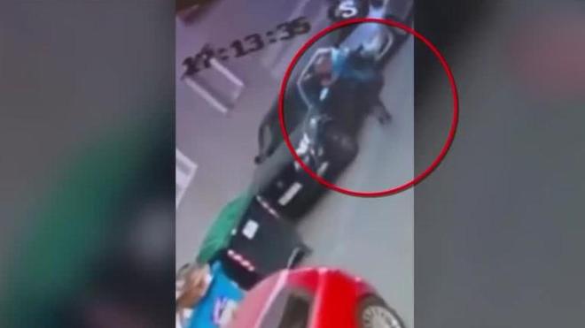 «Θα δείτε τι θα πάθετε»: Η στιγμή που άνδρας πυροβολεί υπαλλήλους του Δήμου στο Γκύζη