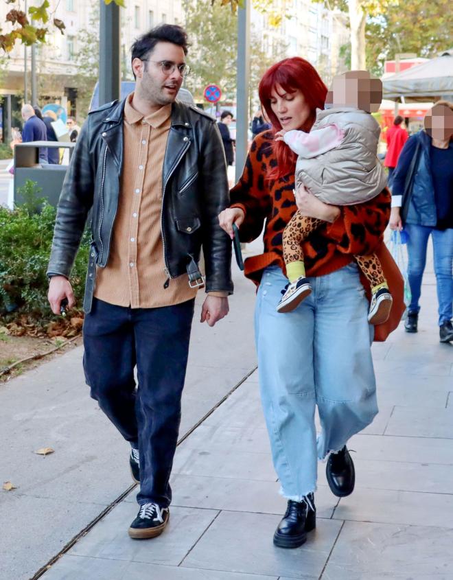 Η Μαίρη Συνατσάκη με τον Ίαν Στρατή και την κορούλα τους Ολίβια 