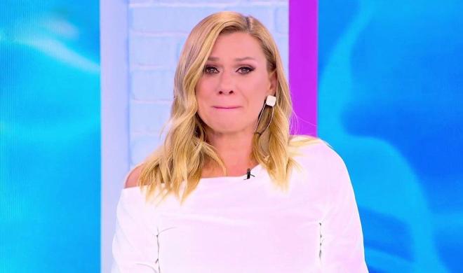 Κατερίνα Καραβάτου: Ξέσπασε σε λυγμούς στο «κλείσιμο» της εκπομπής της