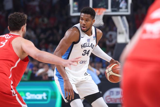 Eurobasket 2025: Σε εξέλιξη ο μεγάλος ημιτελικός Ελλάδας - Τουρκίας