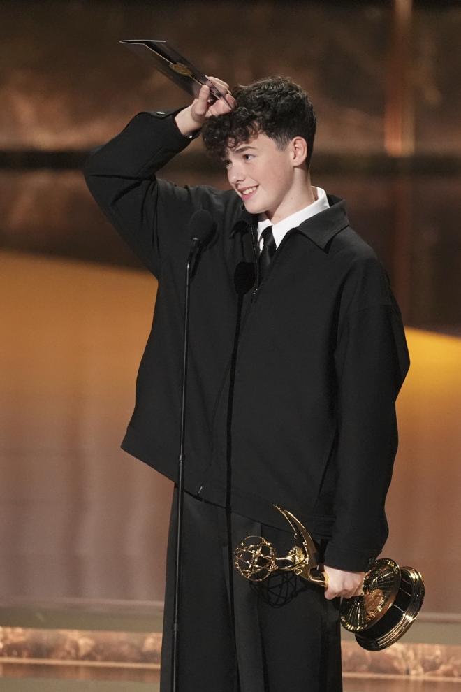 Ο Owen Cooper o 15χρονος πρωταγωνιστής του "Adolescence" κέρδισε το βραβείο β' ανδρικού ρόλου (AP Photo/Chris Pizzello)