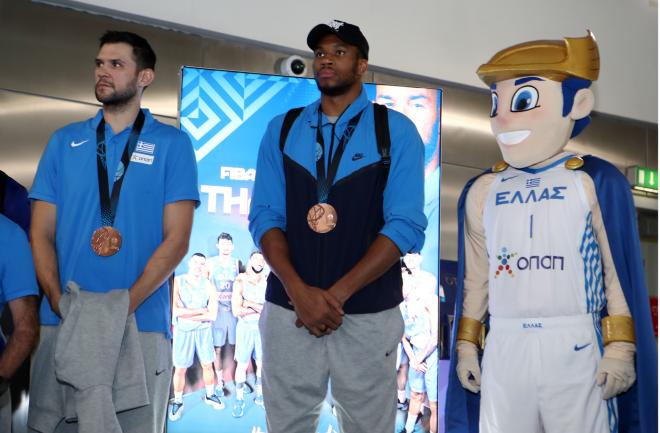EuroBasket 2025: Η Εθνική Eλλάδος έφτασε στην Αθήνα με το μετάλλιο