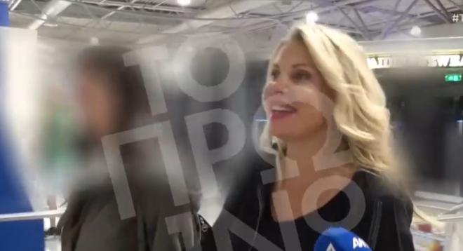 Ελένη Μενεγάκη: Στο αεροδρόμιο με την κόρη της, Λάουρα!