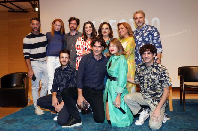 Το cast της σειράς Maestro στην παρουσίαση της σειράς, το 2022/ NDP ΑΝΔΡΕΑΣ ΝΙΚΟΛΑΡΕΑΣ