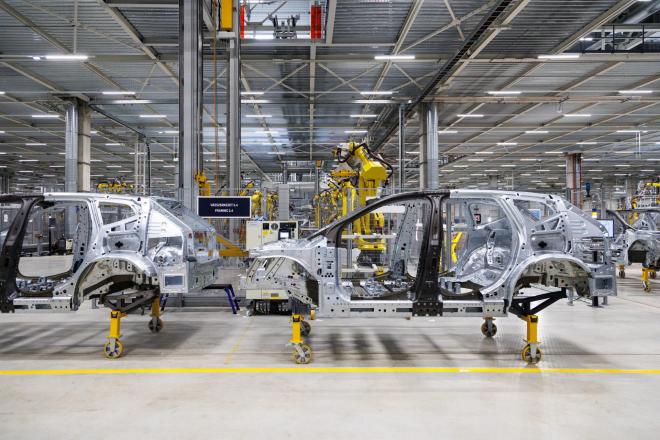 BMW iX3: Ξεκινά η μαζική παραγωγή