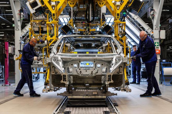 BMW iX3: Ξεκινά η μαζική παραγωγή