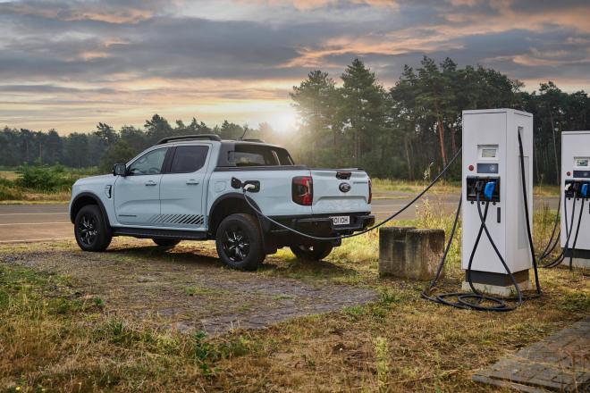Ford Ranger Plug-In Hybrid: Σέρνει καράβι  