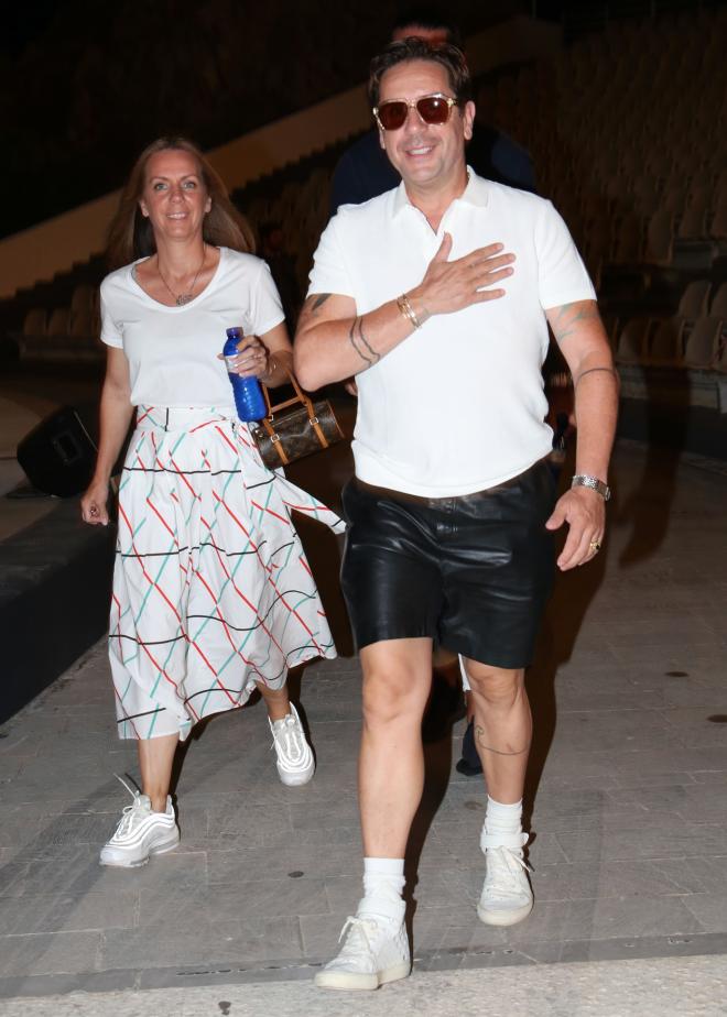 Γιώργος Μαζωνάκης: Η αδερφή του Βάσω εξερράγη κατά των δημοσιογράφων