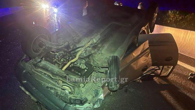 Το αυτοκίνητο που ανετράπη στο τροχαίο στην Εθνικό Οδό Αθηνών - Λαμίας - lamiareport.gr