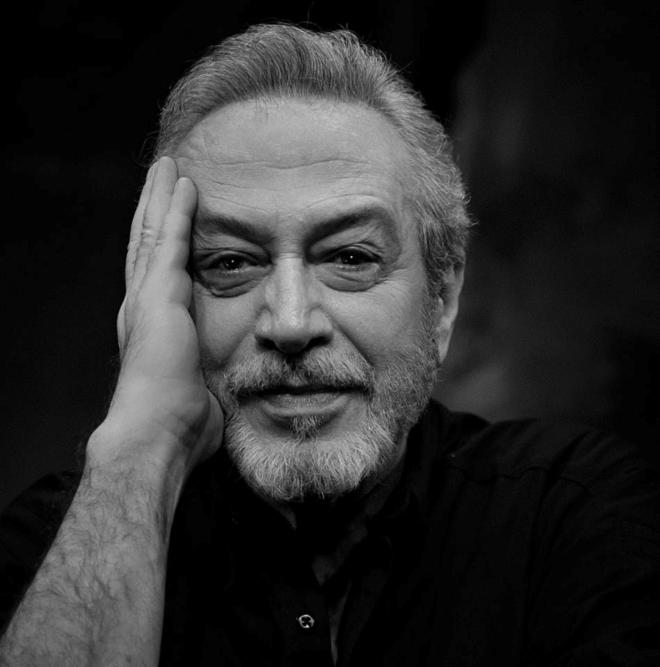 Ο Γρηγόρης Βαλτινός φωτίζει πτυχές της ζωής του Μίκη Θεοδωράκη