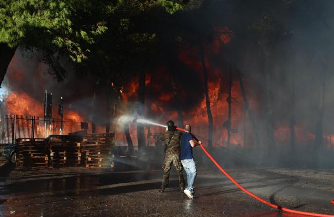 Φωτιά εργοστάσιο Μενίδι