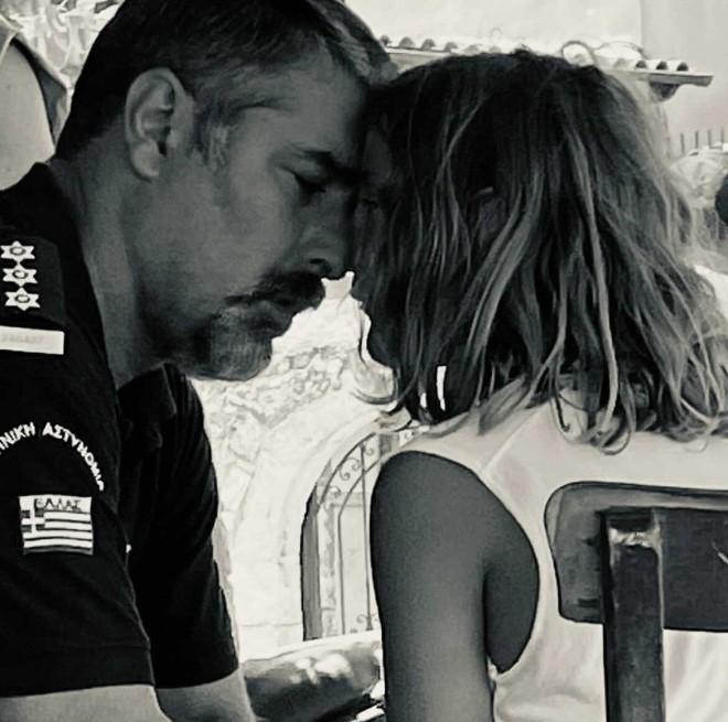 Ο Βασίλης Μπισμπίκης με τον γιο του, Μιχάλη