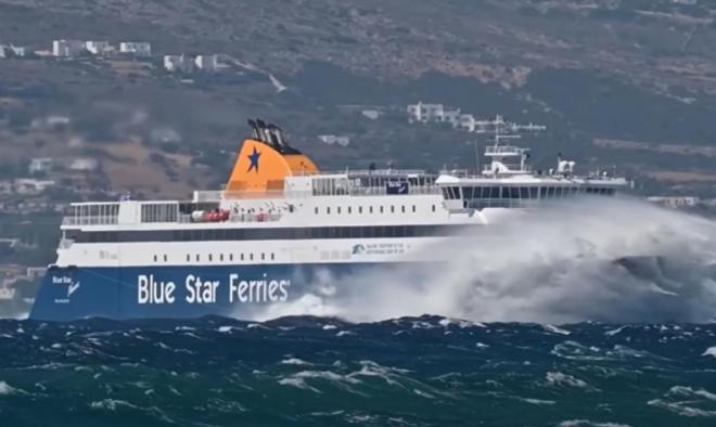 Η «μάχη» του Blue Star Naxos με τα κύματα