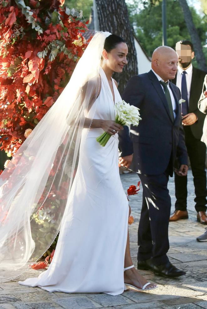 Η είσοδος της νύφης στον χώρο της τελετής