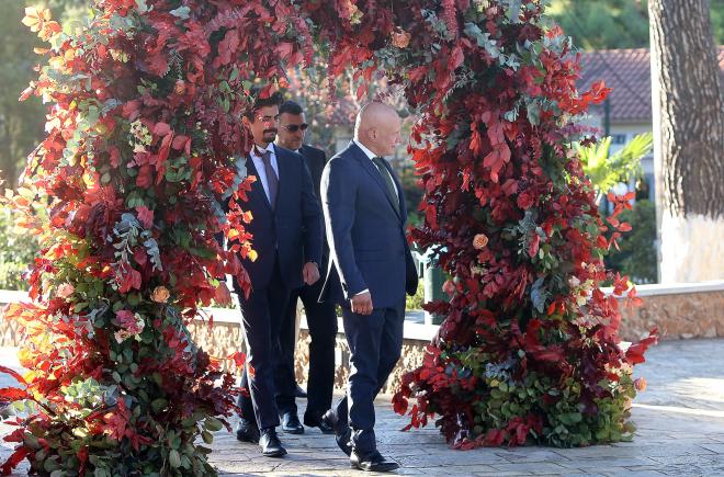 Υπομονετικός ο γαμπρός Παύλος Βαρδινογιάννης