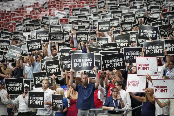 Αριζόνα: Λαοθάλασσα στην κηδεία του Τσάρλι Κερκ
