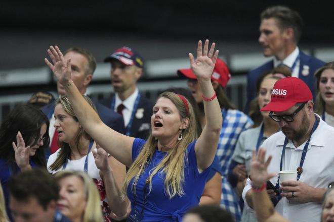 Αριζόνα: Λαοθάλασσα στην κηδεία του Τσάρλι Κερκ