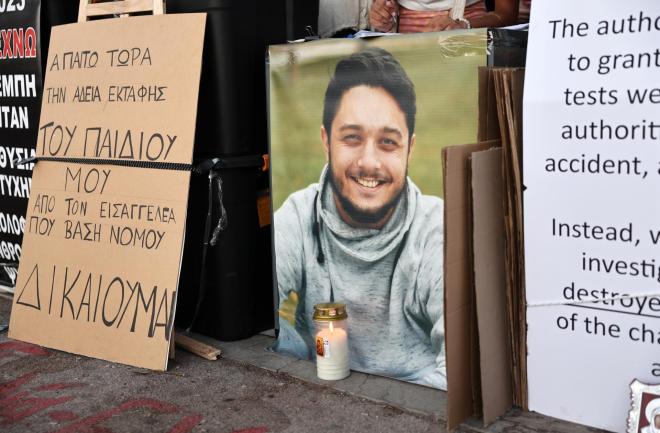 Ο Πάνος Ρούτσι ζητά την εκταφή του γιου του για να μάθει από τι πέθανε