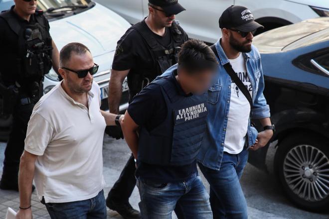 αδελφοκτόνος 1