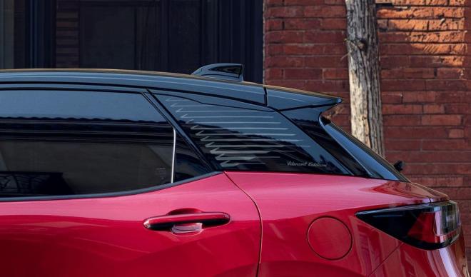 Lexus LBX: Η νέα έκδοση vibrant edition ανεβάζει την διάθεση  