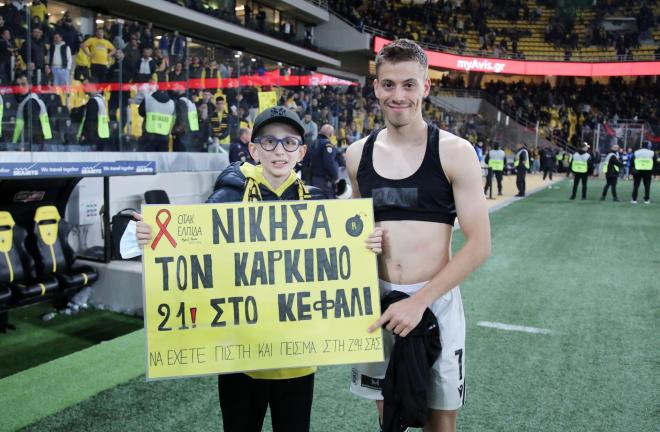 Ο μικρός Μιχαήλ Πάνου με τον Κωνσταντέλλια