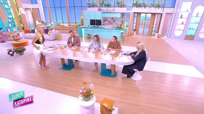 Καινούργιου: Με παντόφλες στο πλατό - «Δεν μπορώ με τα τακούνια, συγγνώμη»