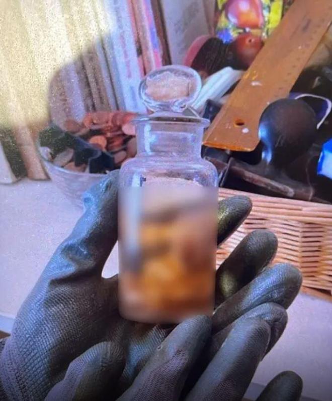 Μπουκαλάκι με έμβρυο