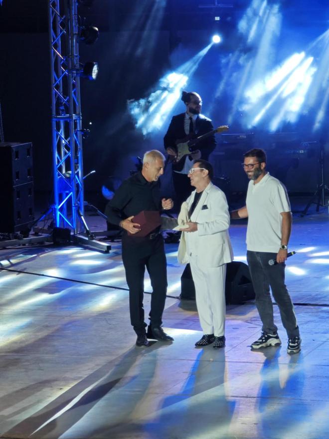 Ο Λευτέρης Πανταζής μαζί με τον Γιάννη Μώραλη 