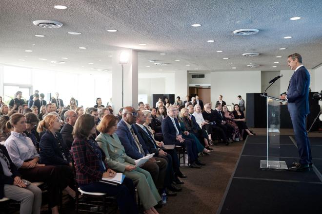Η ομιλία του Κ. Μητσοτάκη στη Νέα Υόρκη για τα παιδιά στην ψηφιακή εποχή παρουσία της συζύγου του Μαρέβας  