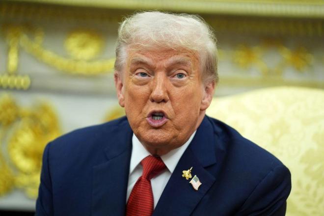 Ο Ντόναλντ Τραμπ με καρφίτσα των F - 35 στη συνάντηση με Ερντογάν