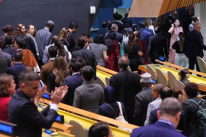 Αντιπροσωπείες  κρατών αποχωρούν από την αίθουσα της ΓΣ του ΟΗΕ την ώρα της ομιλίας του Νετανιάχου  