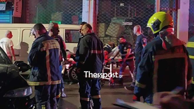 Τροχαίο Θεσσαλονίκη: ΙΧ καρφώθηκε σε βιτρίνα και τυλίχθηκε στις φλόγες