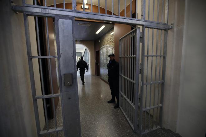 Ο Νικολά Σαρκοζί θα εκτίσει την ποινή του μάλλον στην πτέρυγα VIP - AP Images