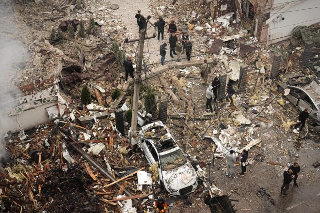Σφοδρούς βομβαρδισμούς εναντίον του Κιέβου εξαπέλυσε η Ρωσία - AP Images