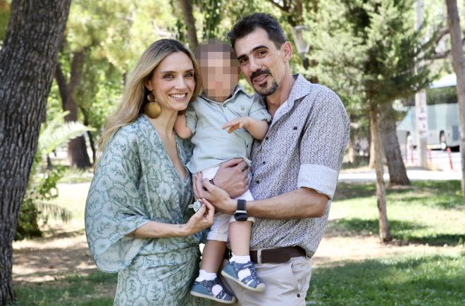 Η Μαρία Ένεζλη και ο σύζυγός της στη βάπτιση του γιου τους/ NDP ΠΑΝΑΓΙΩΤΗΣ ΚΟΥΦΑΛΕΞΗΣ