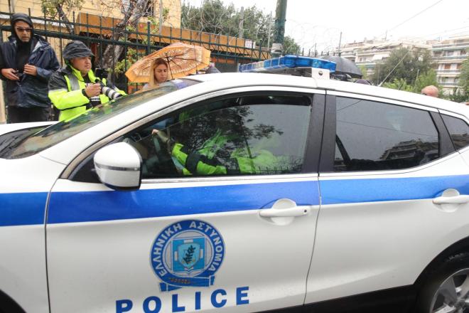 Το περιπολικό που μετέφερε τον Βασίλη Μπισμπίκη στα δικαστήρια - Eurokinissi