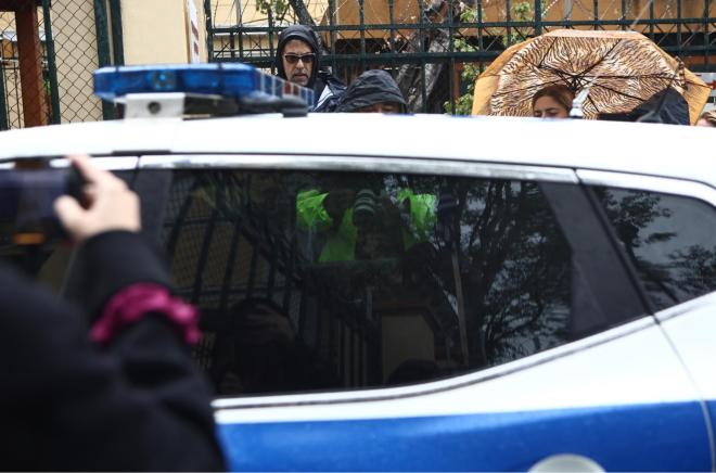 Ο Βασίλης Μπισμπίκης έφτασε στα δικαστήρια με χειροπέδες κι ήταν ψύχραιμος - Eurokinissi