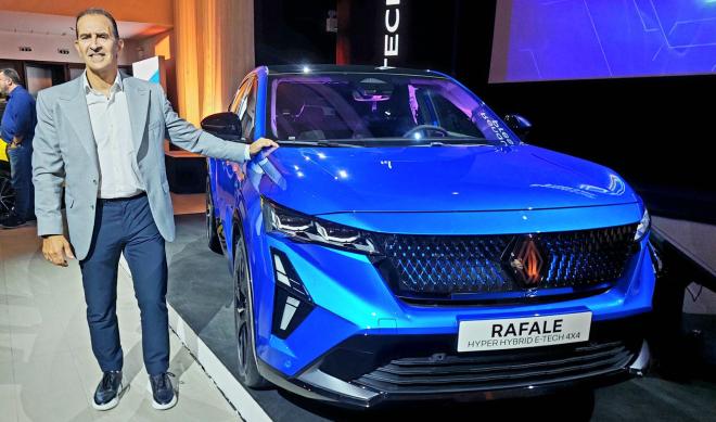 Το Renault Rafale Hyper Hybrid E-Tech 4x4 300 hp...«πετάει»