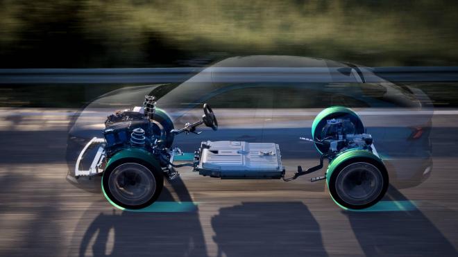 Το Renault Rafale Hyper Hybrid E-Tech 4x4 300 hp...«πετάει»