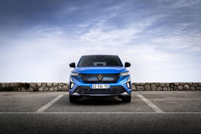 Το Renault Rafale Hyper Hybrid E-Tech 4x4 300 hp...«πετάει»